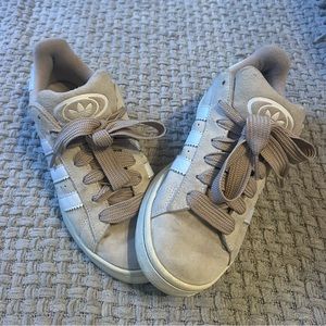 Adidas Campus 00s in tan